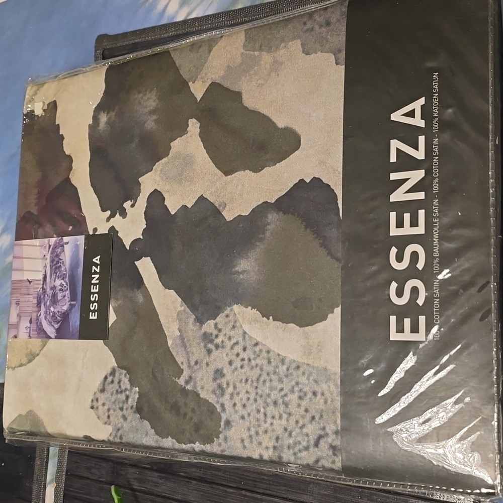 Luxurious brand ESSENZA Queen/Grand Lit Duvet Set